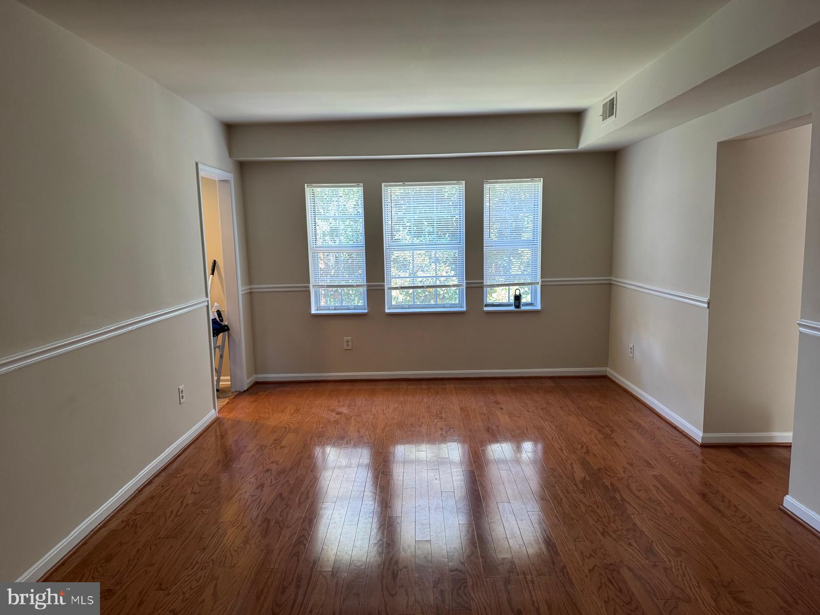 1720 QUEENS LANE 3-172