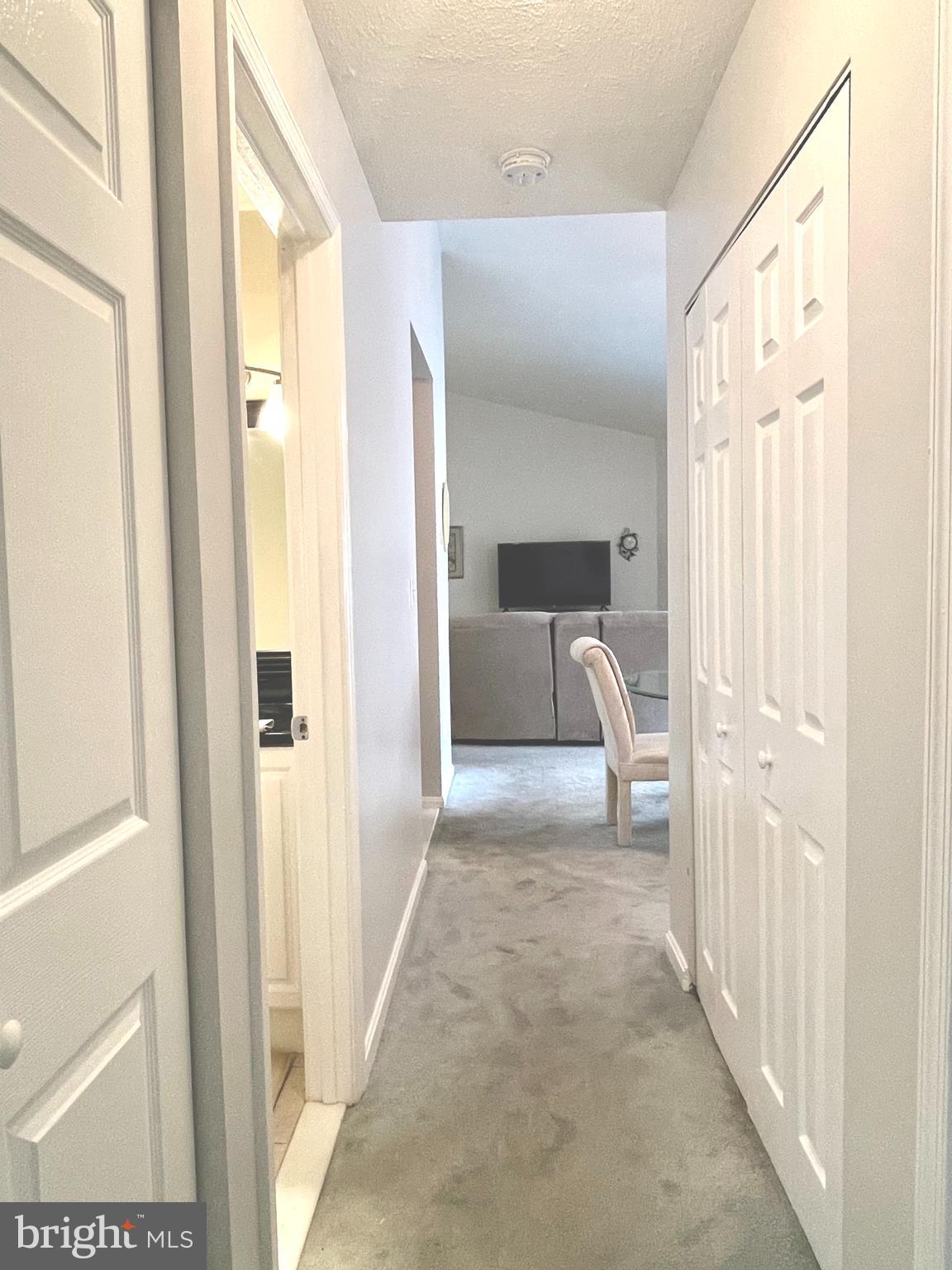 CROMWELL FOUNTAIN - Residential