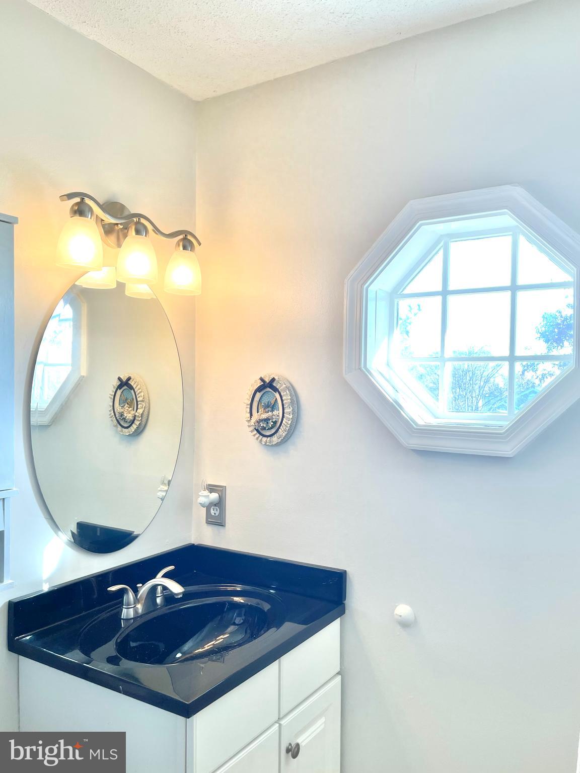 CROMWELL FOUNTAIN - Residential