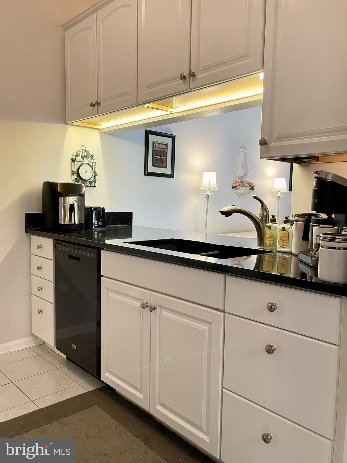 CROMWELL FOUNTAIN - Residential