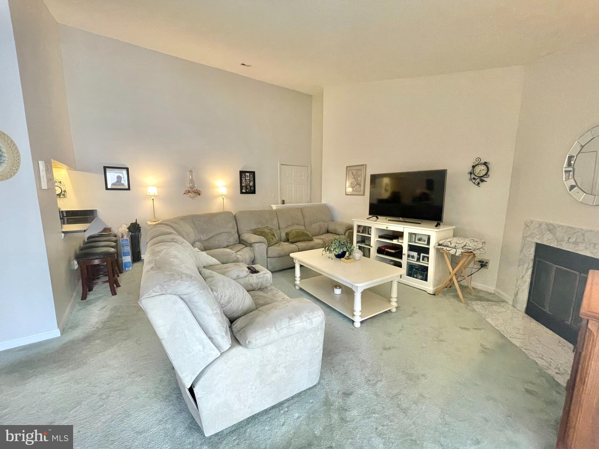 CROMWELL FOUNTAIN - Residential