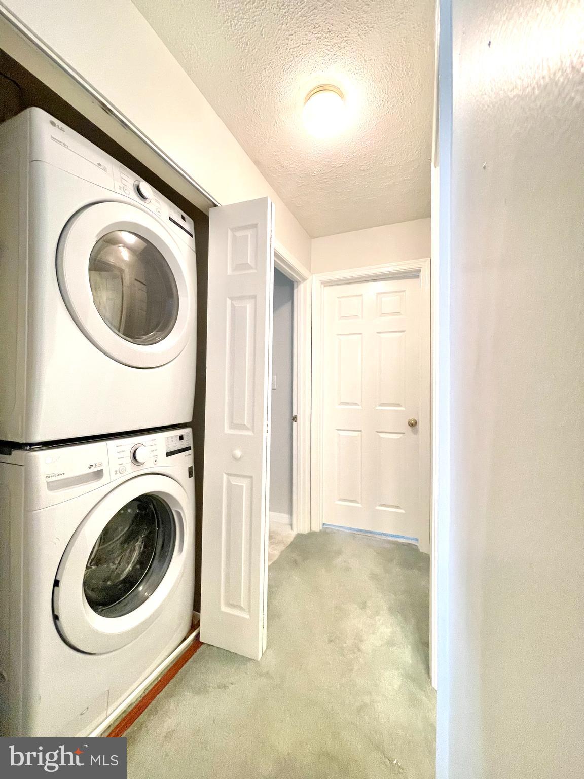 CROMWELL FOUNTAIN - Residential