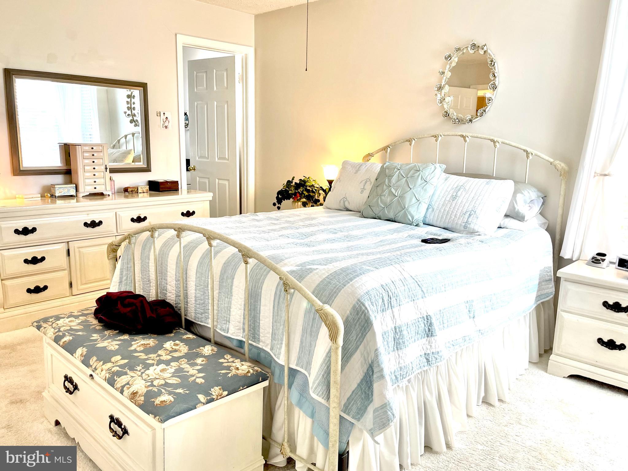 CROMWELL FOUNTAIN - Residential