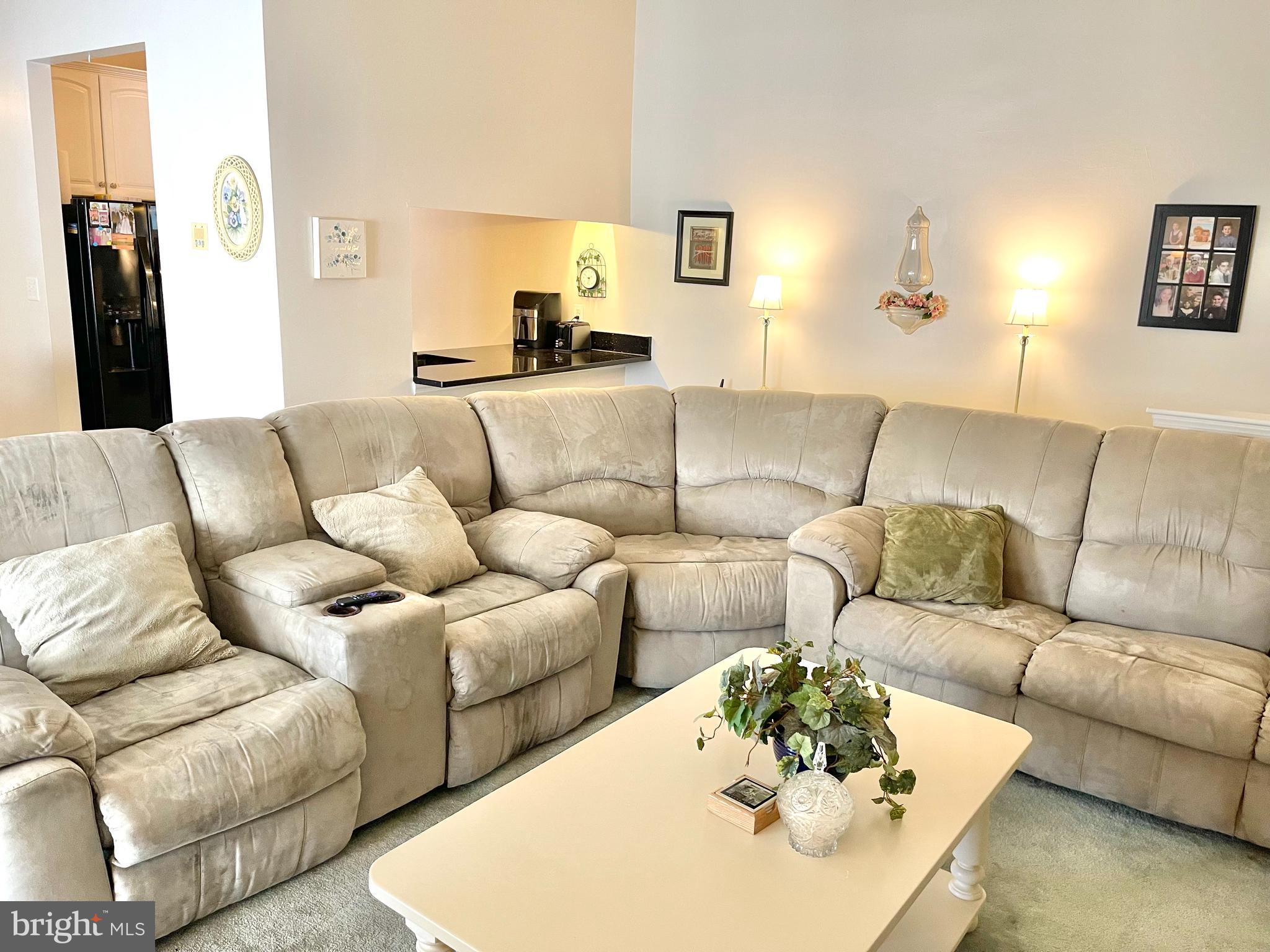 CROMWELL FOUNTAIN - Residential