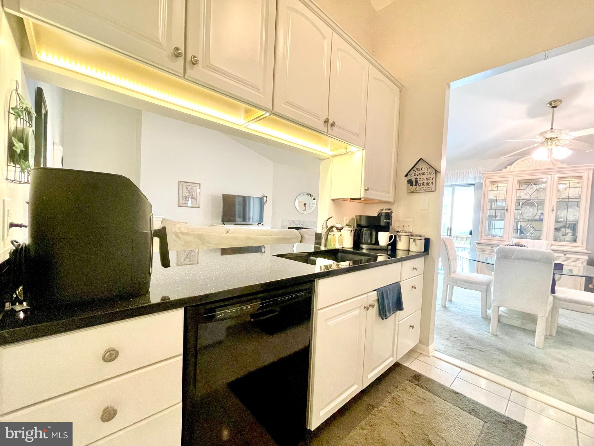 CROMWELL FOUNTAIN - Residential