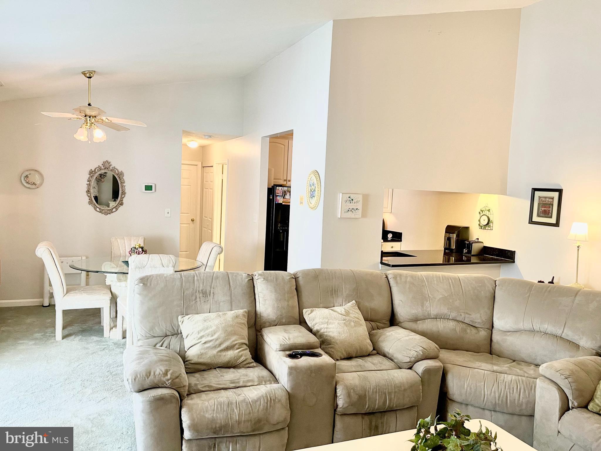 CROMWELL FOUNTAIN - Residential