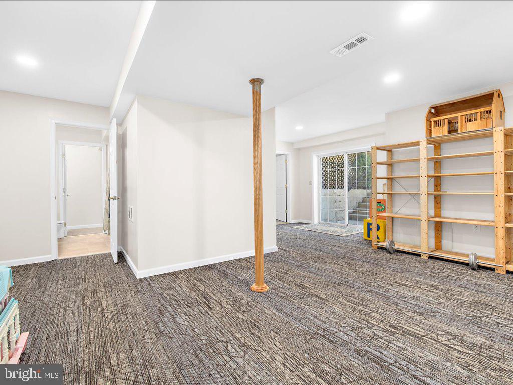 RIDING WOODS - Residential