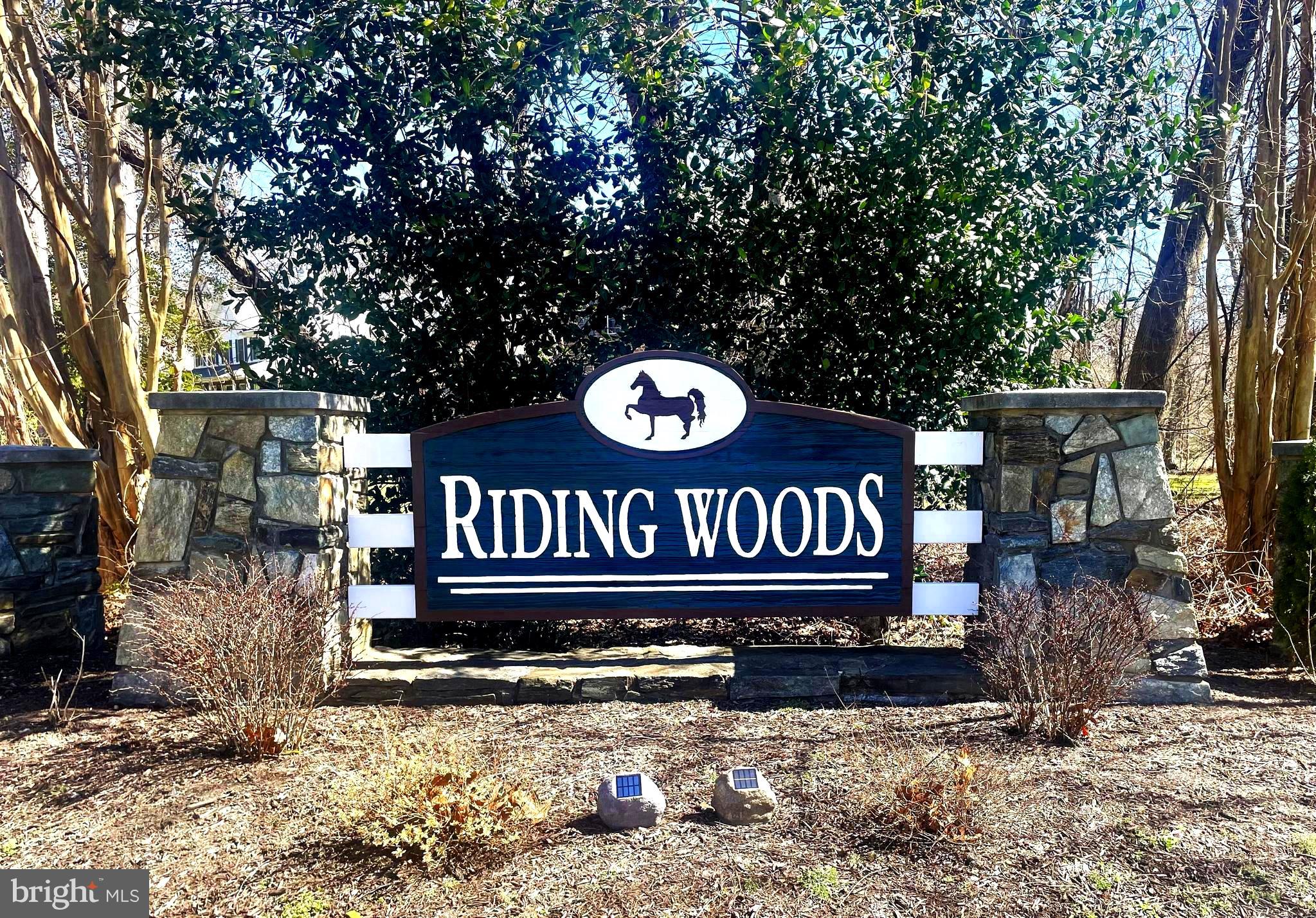 RIDING WOODS - Residential