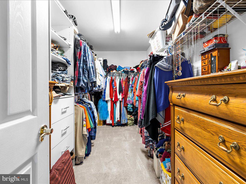 RIDING WOODS - Residential