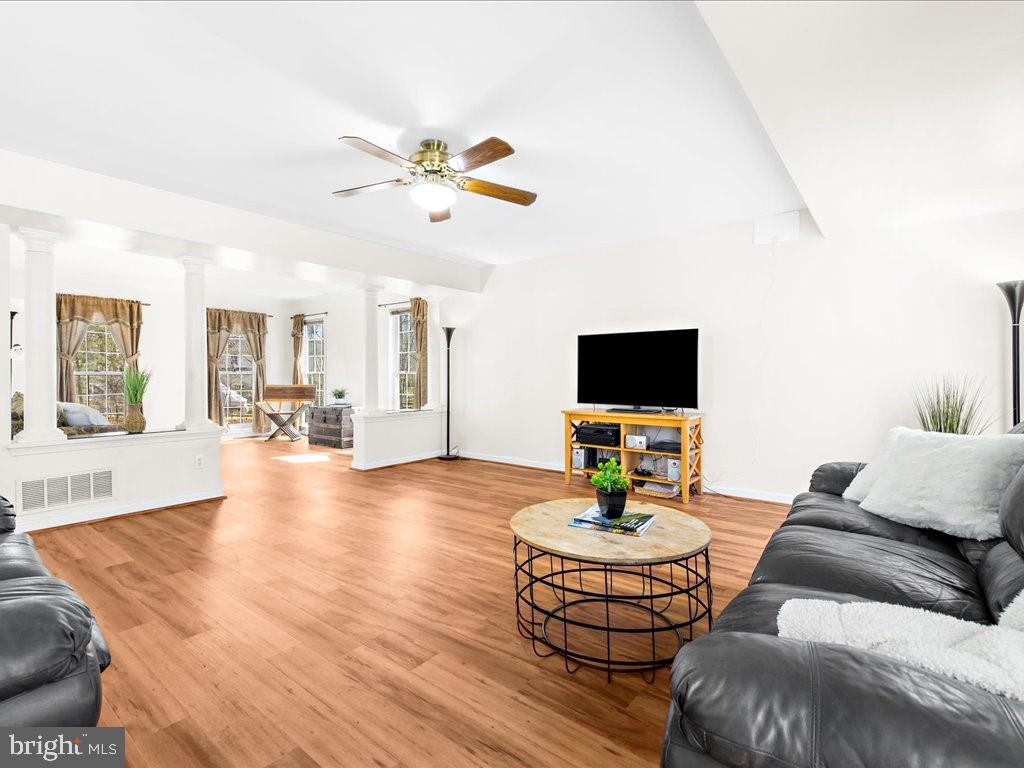 RIDING WOODS - Residential