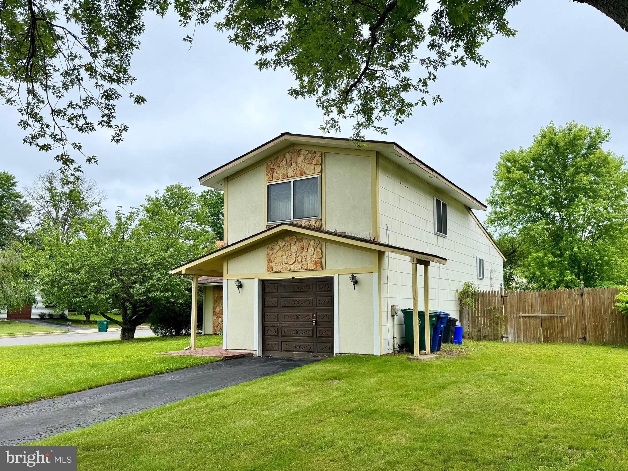 1 SURREY COURT