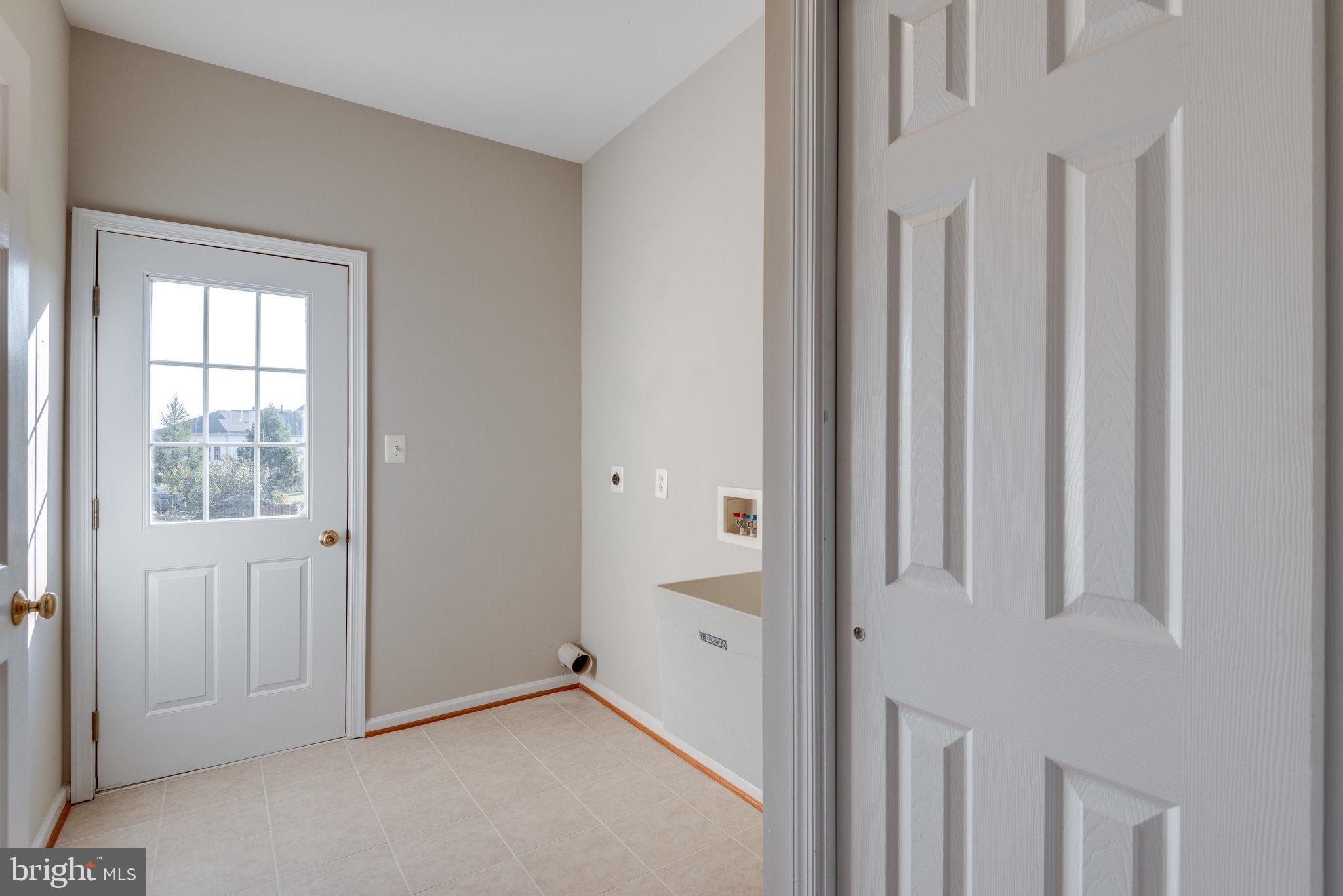 LOUDOUN VALLEY ESTATES - Residential