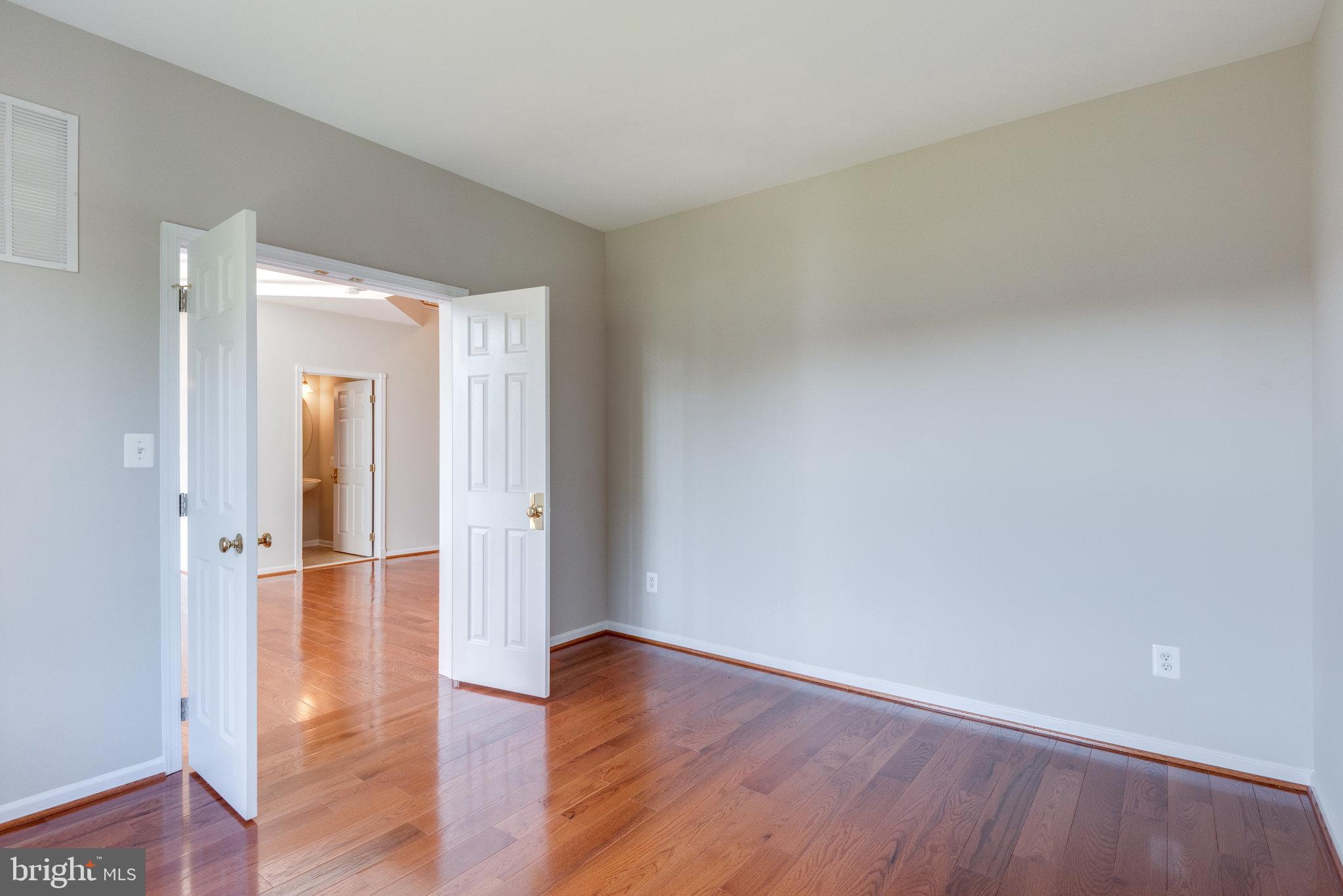 LOUDOUN VALLEY ESTATES - Residential