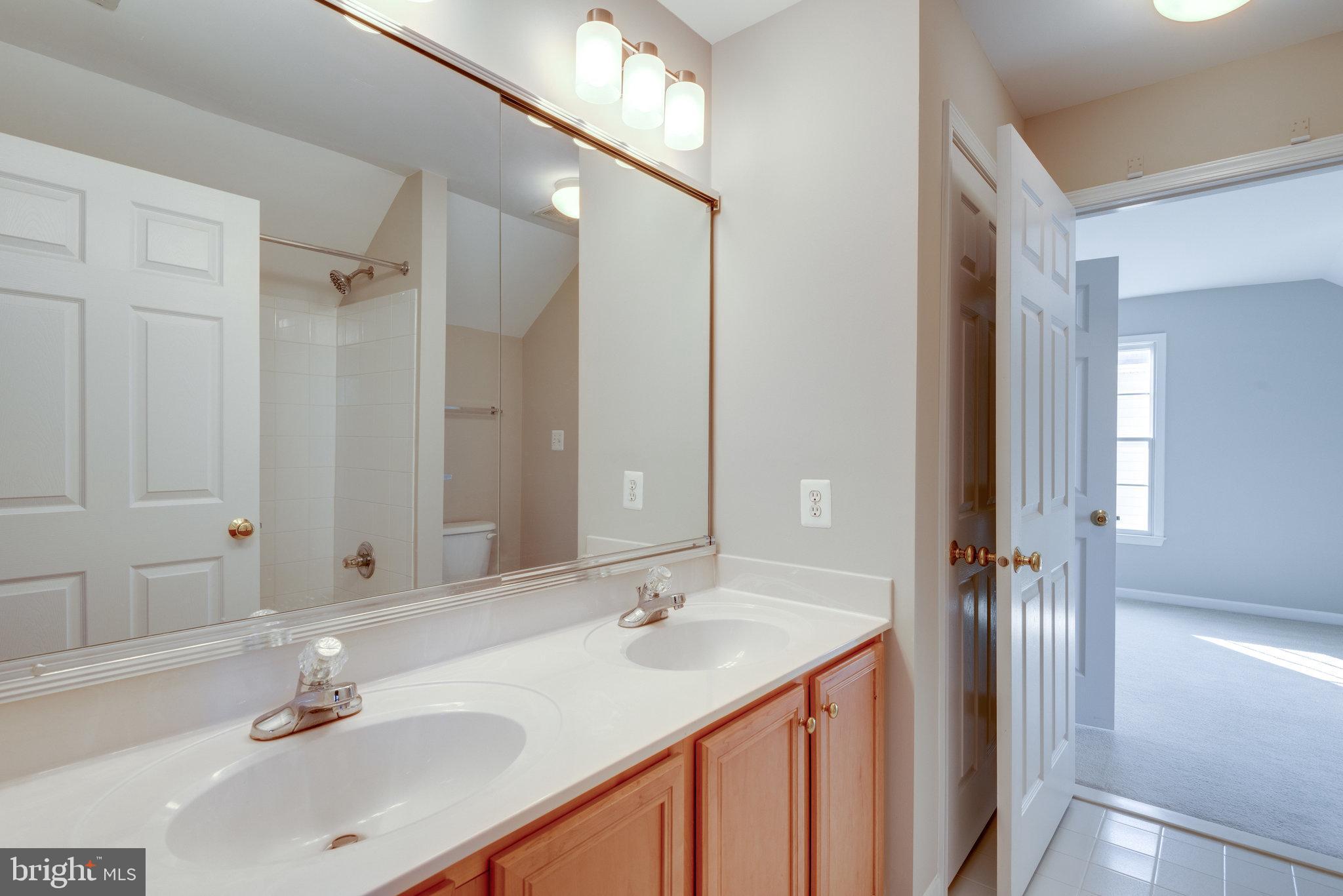 LOUDOUN VALLEY ESTATES - Residential