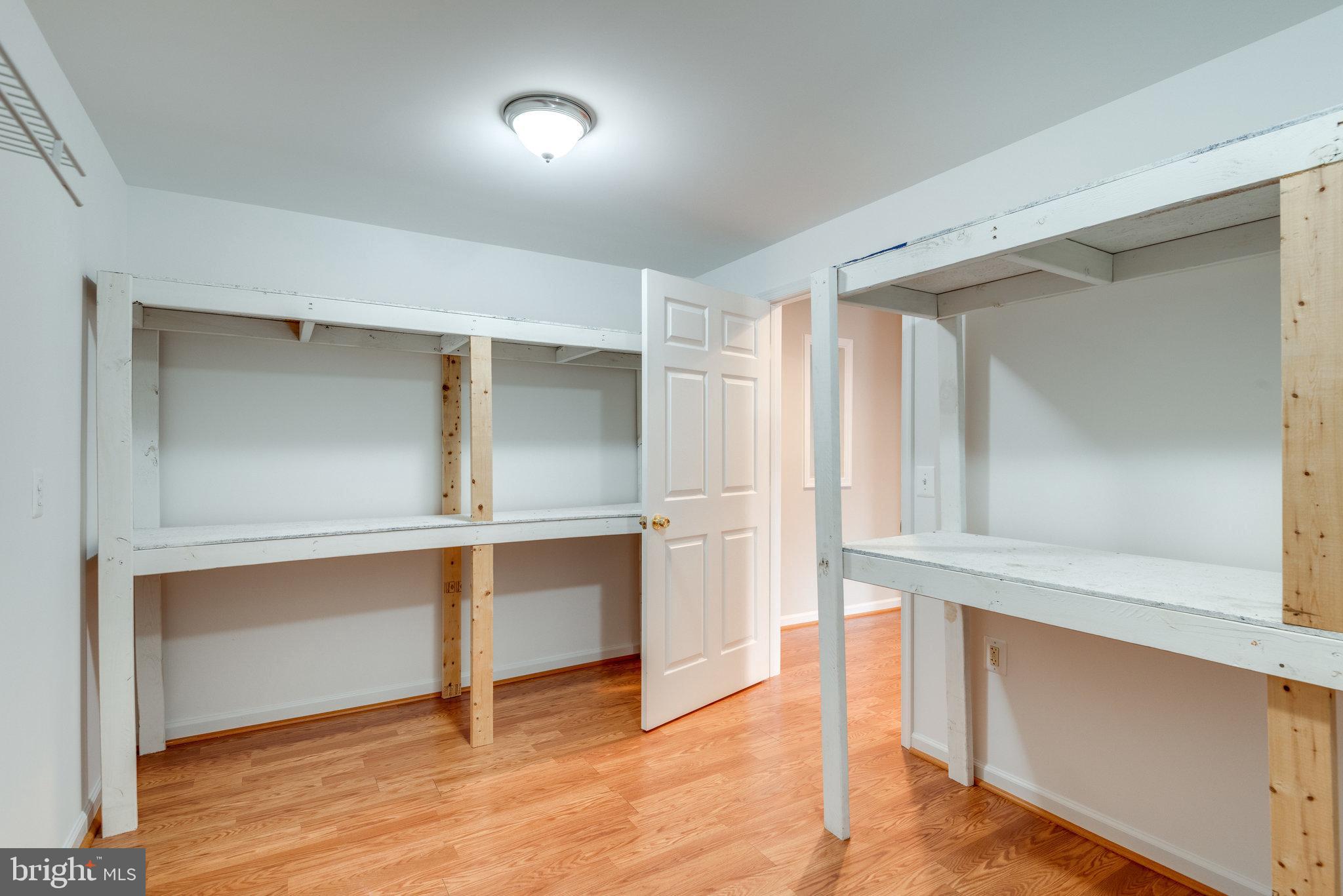 LOUDOUN VALLEY ESTATES - Residential
