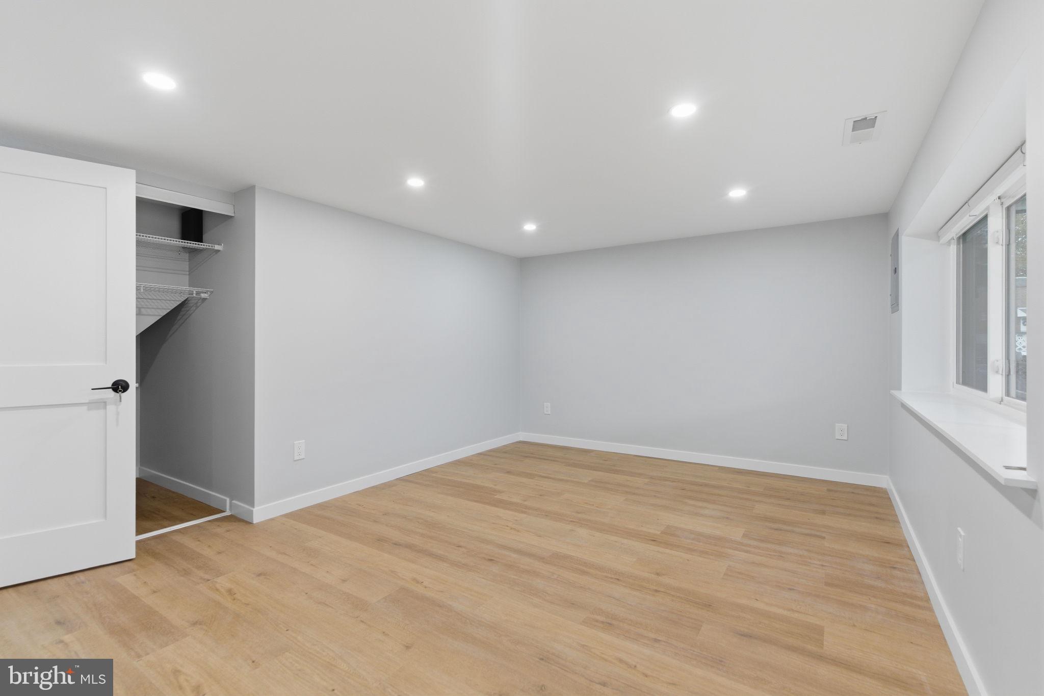 PARKWOOD - Residential Lease