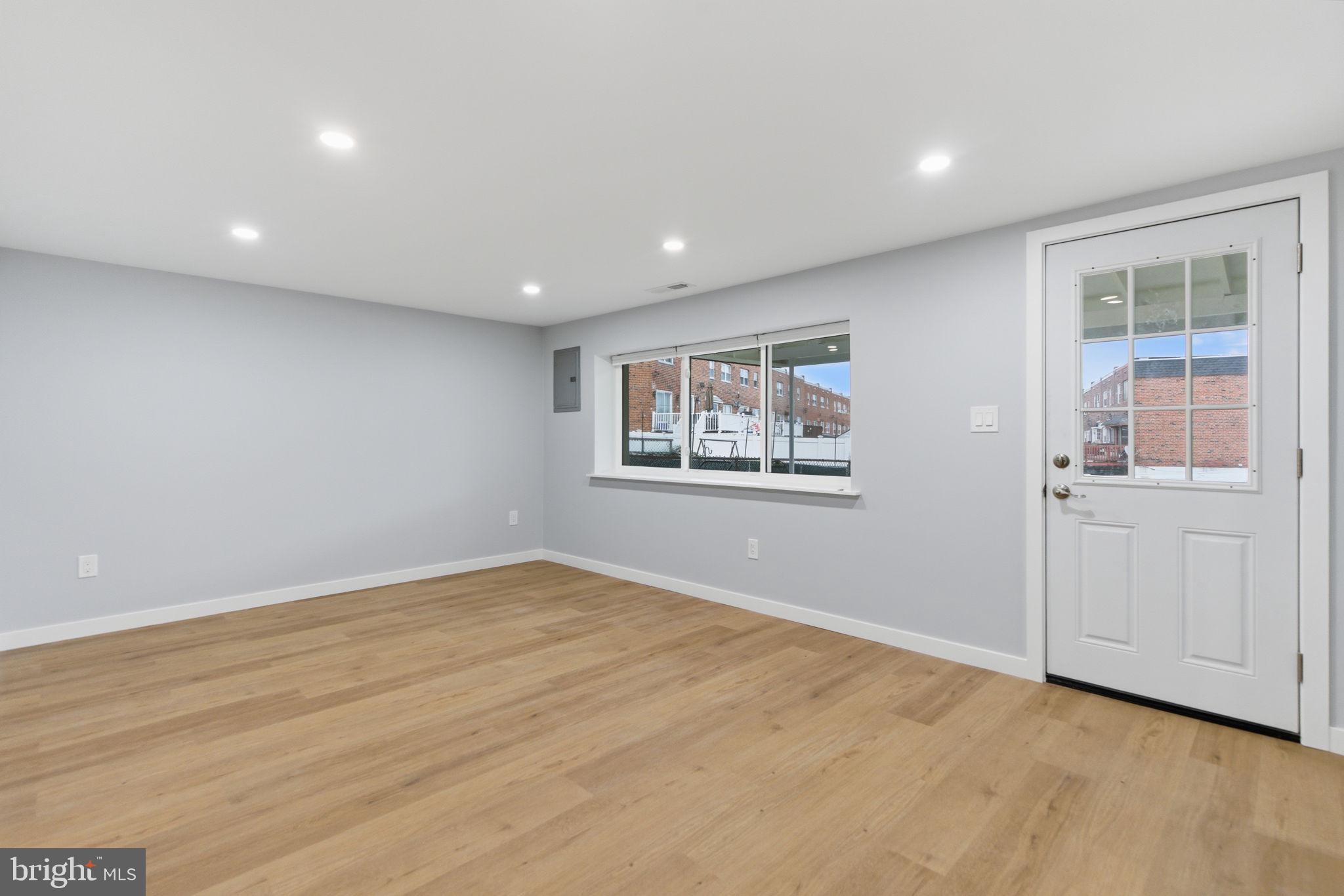 PARKWOOD - Residential Lease