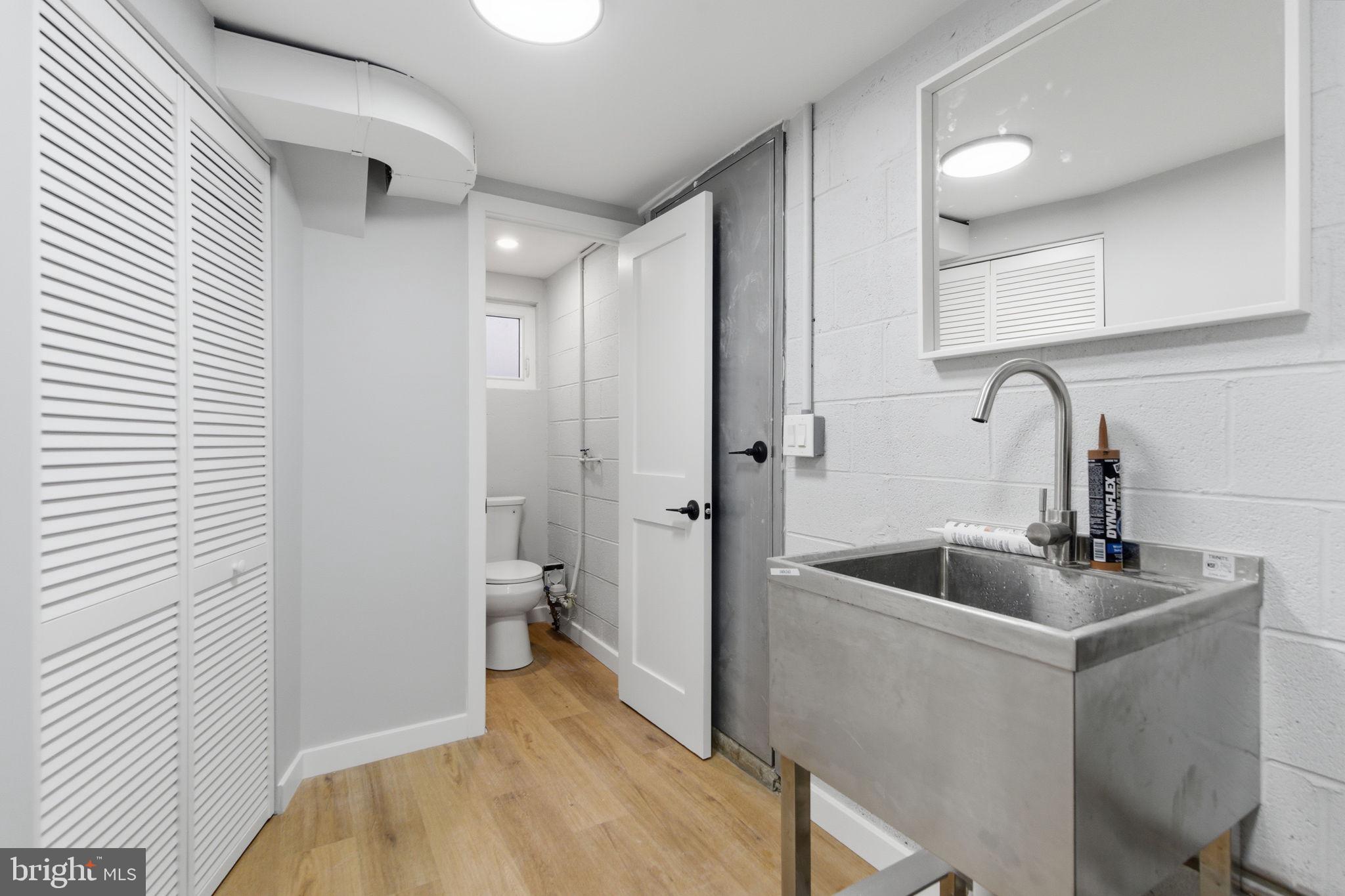 PARKWOOD - Residential Lease