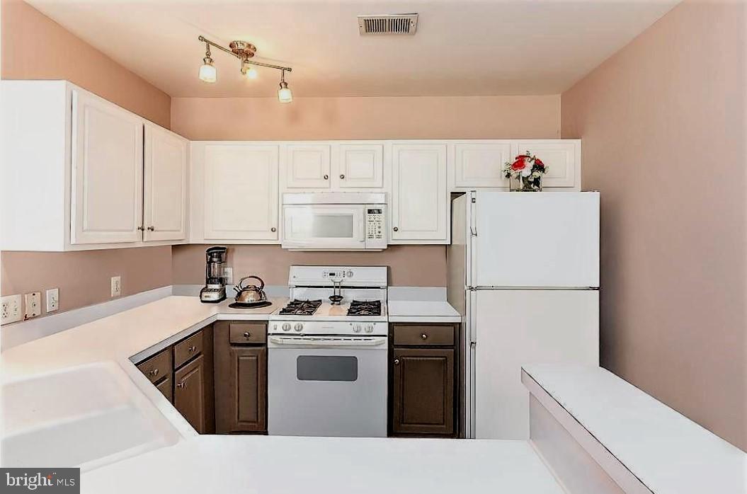 CONDO AT GUNSTON CORNER - Residential