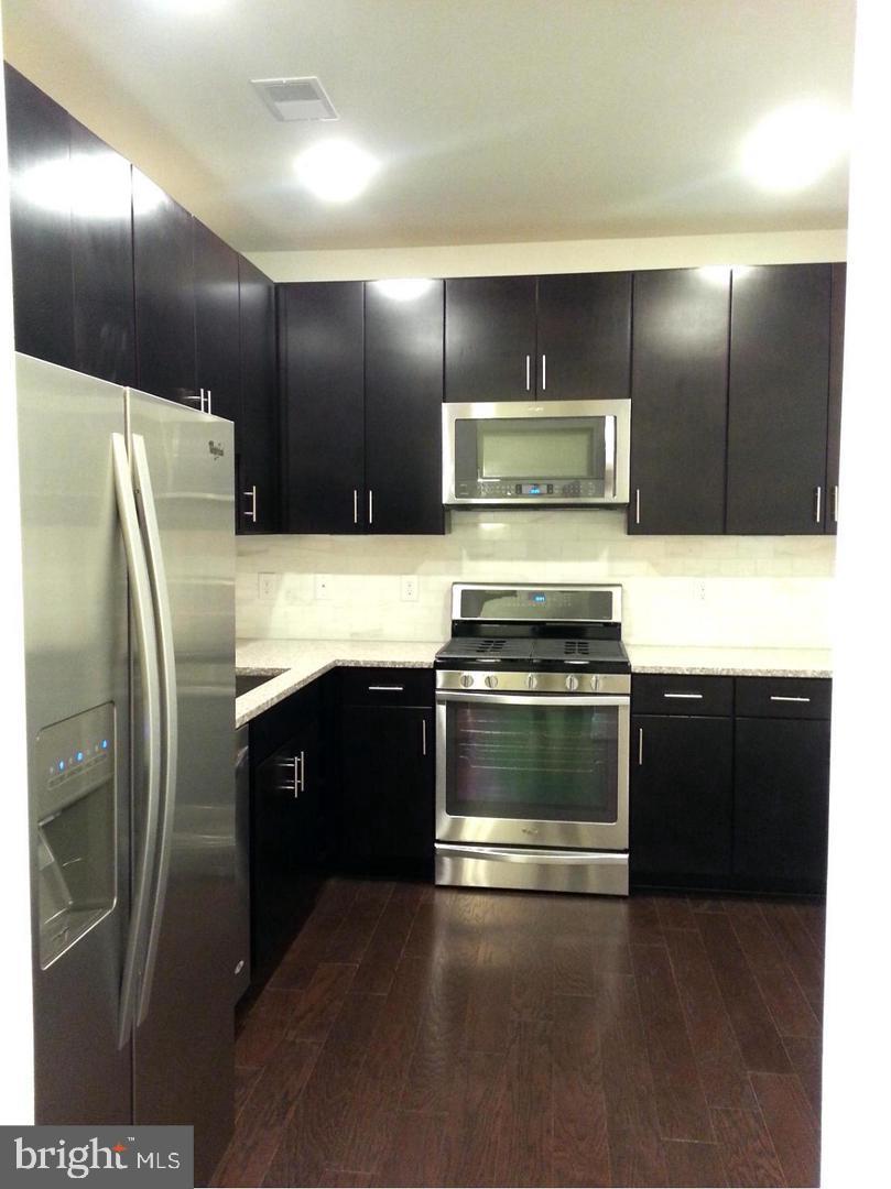 FLATS AT METROWEST - Residential Lease