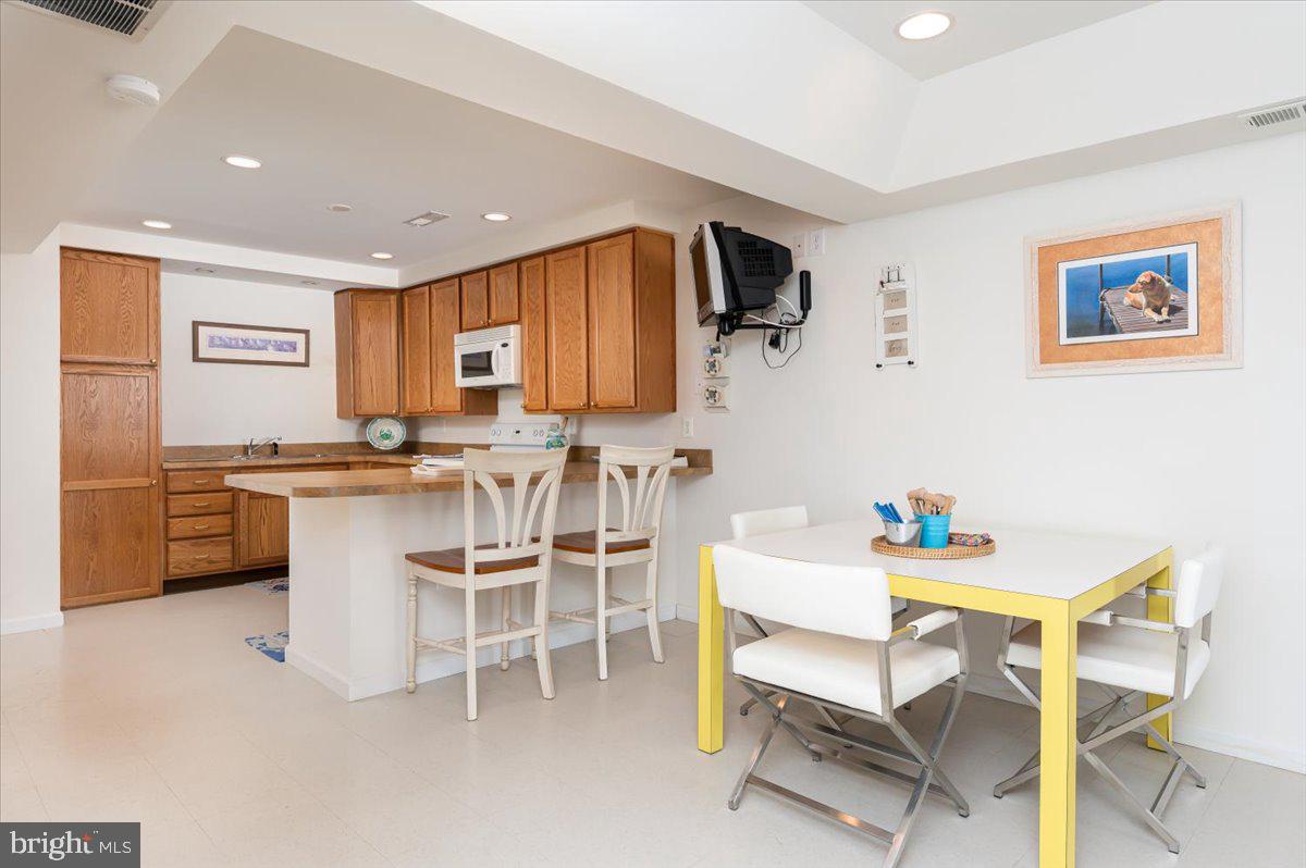 HOLLAND CLIFF SHORES - Residential