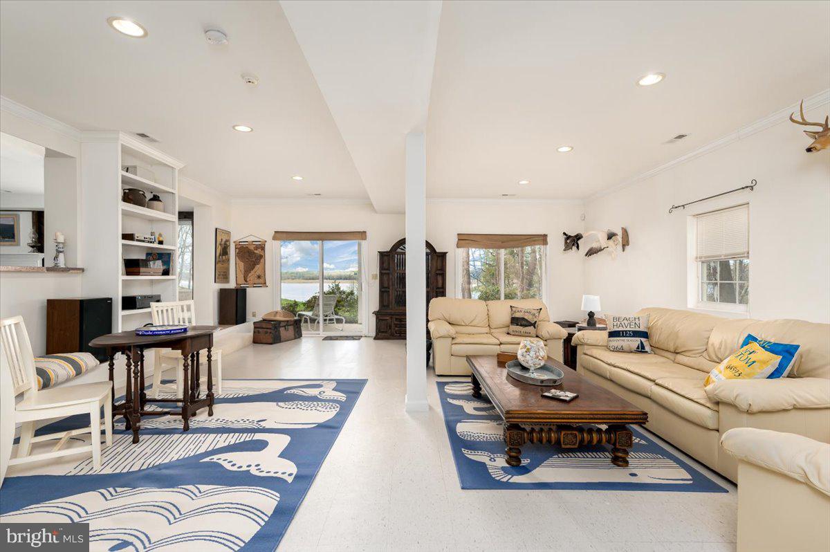 HOLLAND CLIFF SHORES - Residential