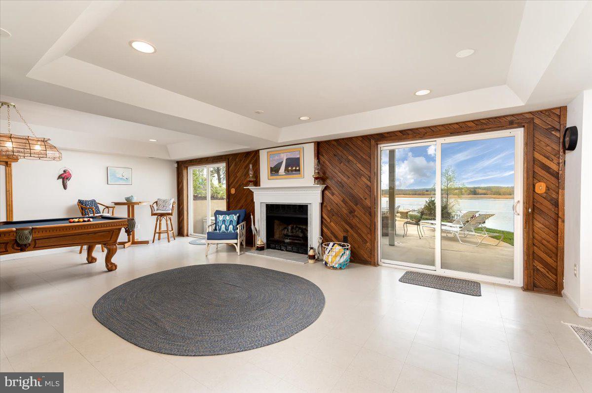 HOLLAND CLIFF SHORES - Residential