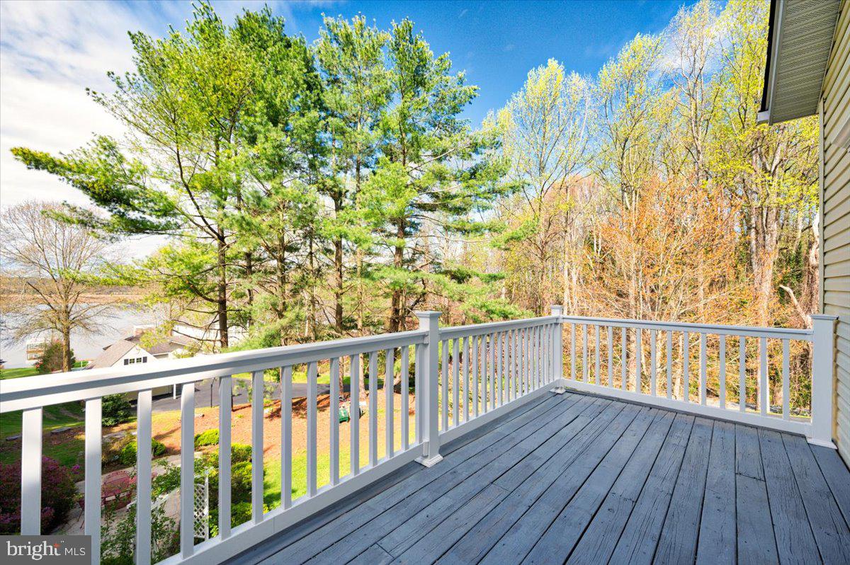 HOLLAND CLIFF SHORES - Residential