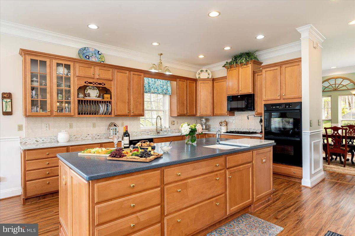 HOLLAND CLIFF SHORES - Residential