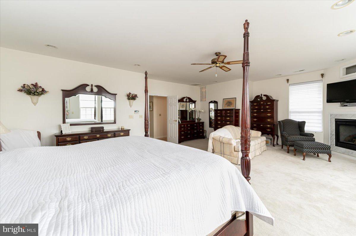 HOLLAND CLIFF SHORES - Residential