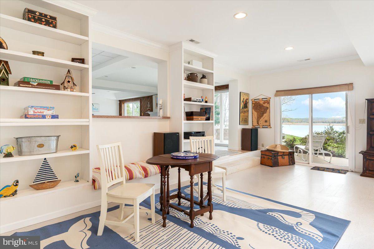 HOLLAND CLIFF SHORES - Residential