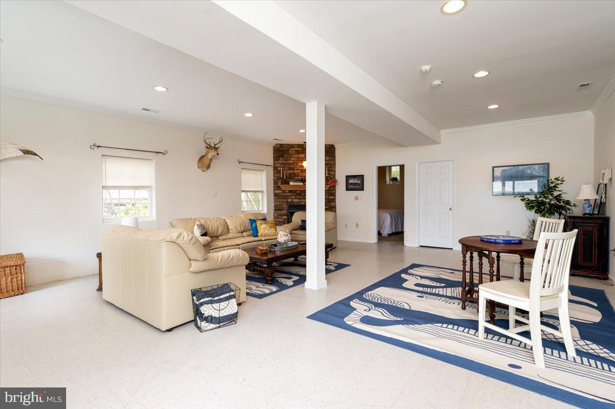 HOLLAND CLIFF SHORES - Residential