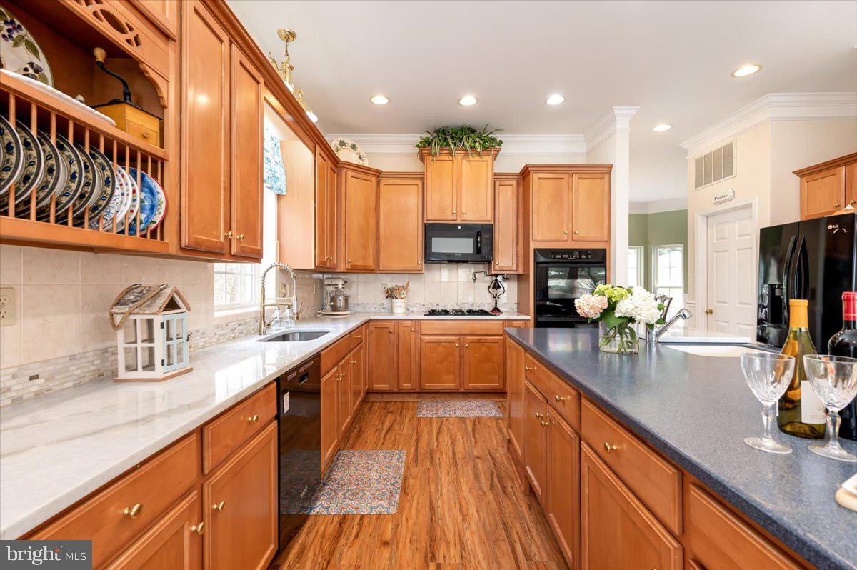 HOLLAND CLIFF SHORES - Residential