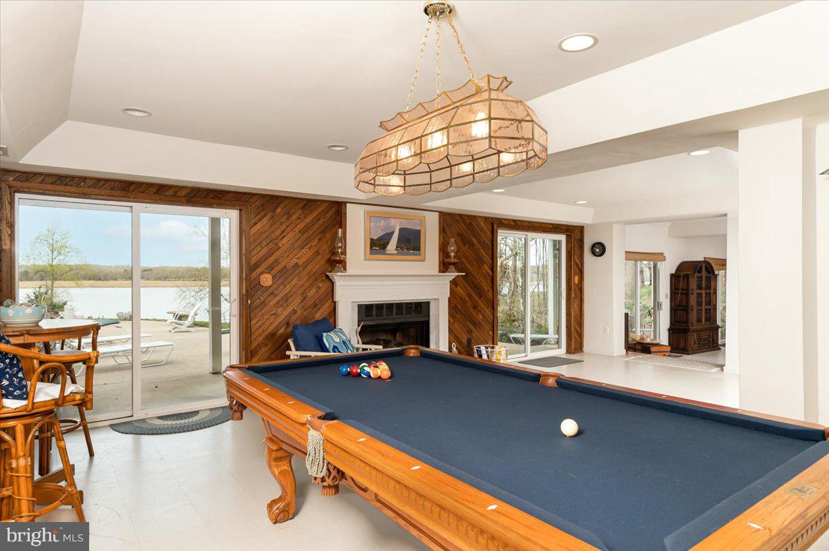 HOLLAND CLIFF SHORES - Residential