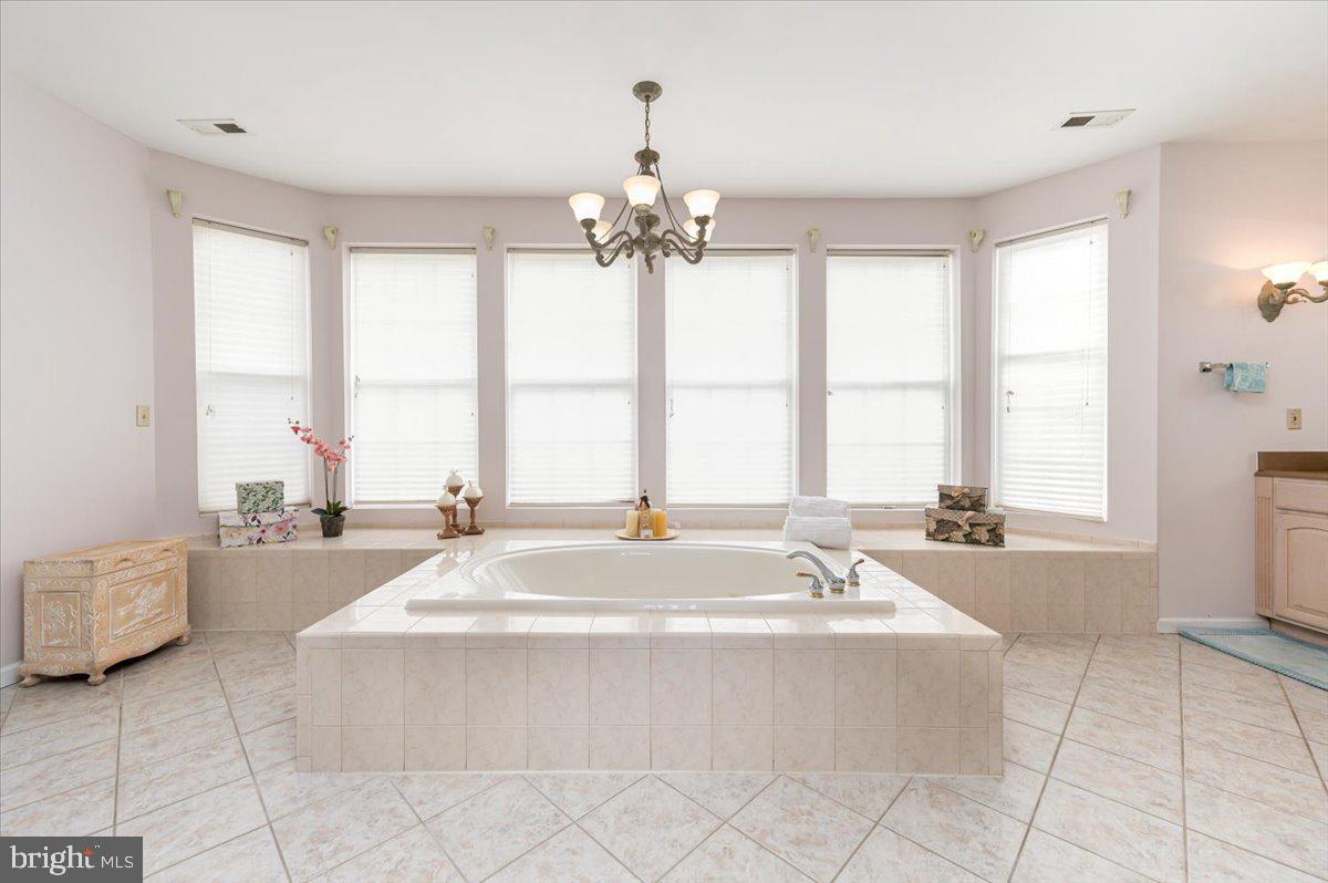 HOLLAND CLIFF SHORES - Residential