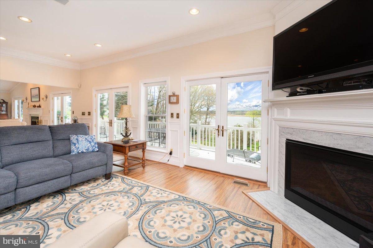 HOLLAND CLIFF SHORES - Residential