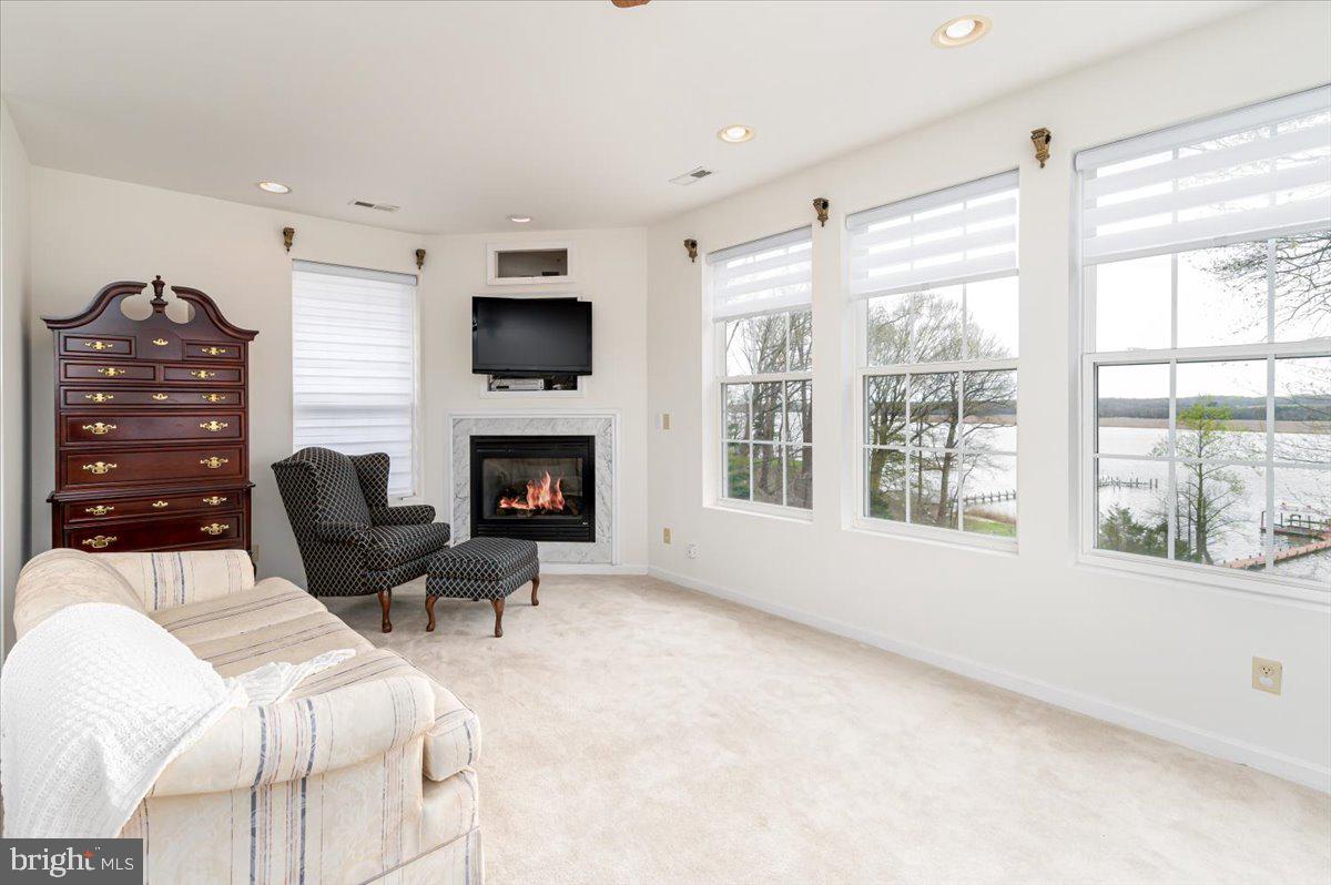 HOLLAND CLIFF SHORES - Residential