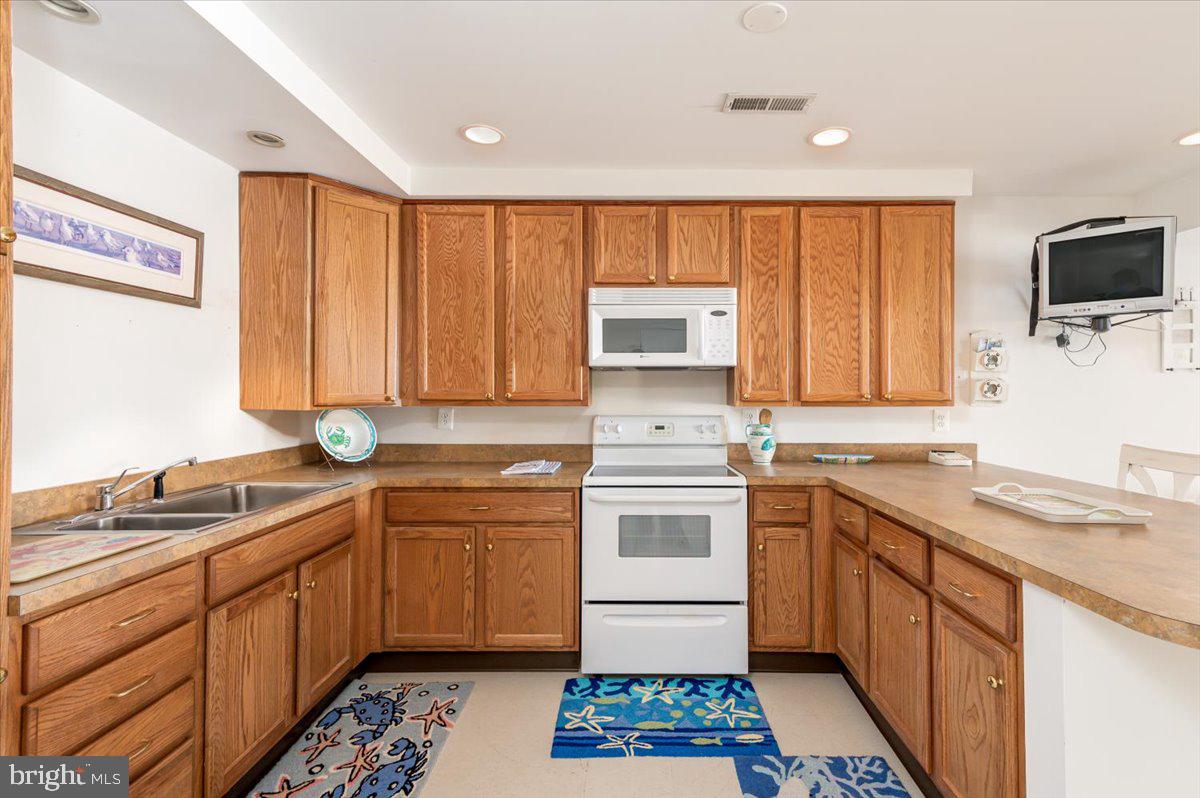 HOLLAND CLIFF SHORES - Residential