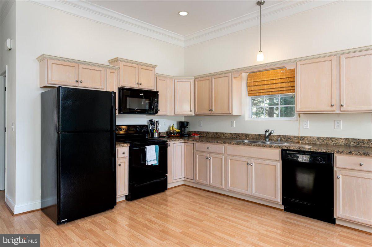 HOLLAND CLIFF SHORES - Residential