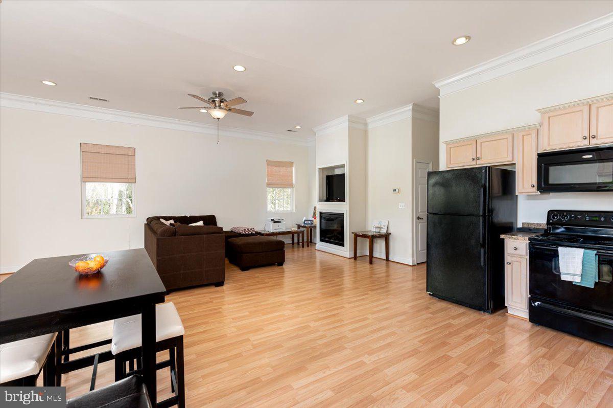 HOLLAND CLIFF SHORES - Residential