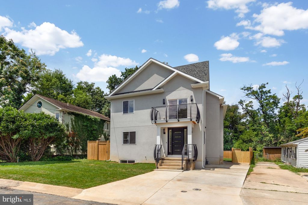 Photo of 512 Bickford Avenue, ROCKVILLE, MD 20850 (MLS # MDMC2198574)