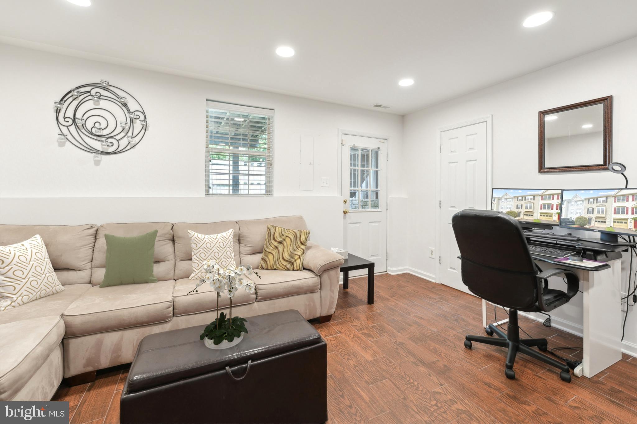 WOODGATE MANOR - Residential