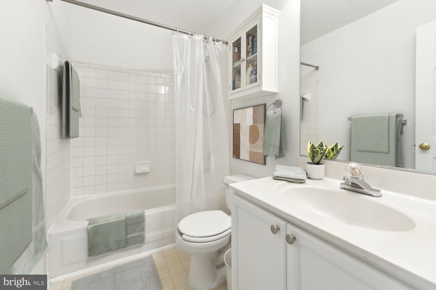 WOODGATE MANOR - Residential