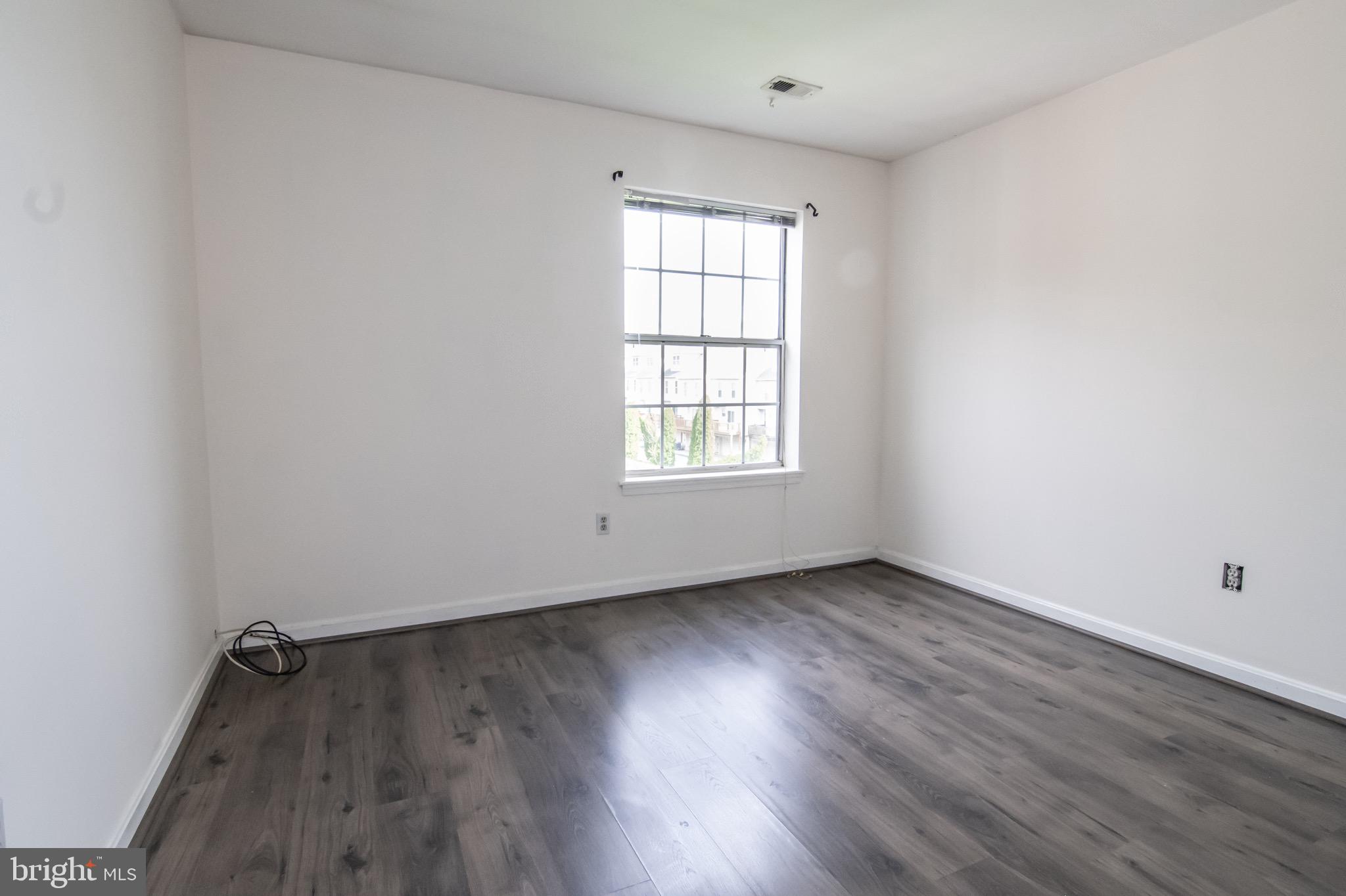 CROMWELL FOUNTAIN - Residential