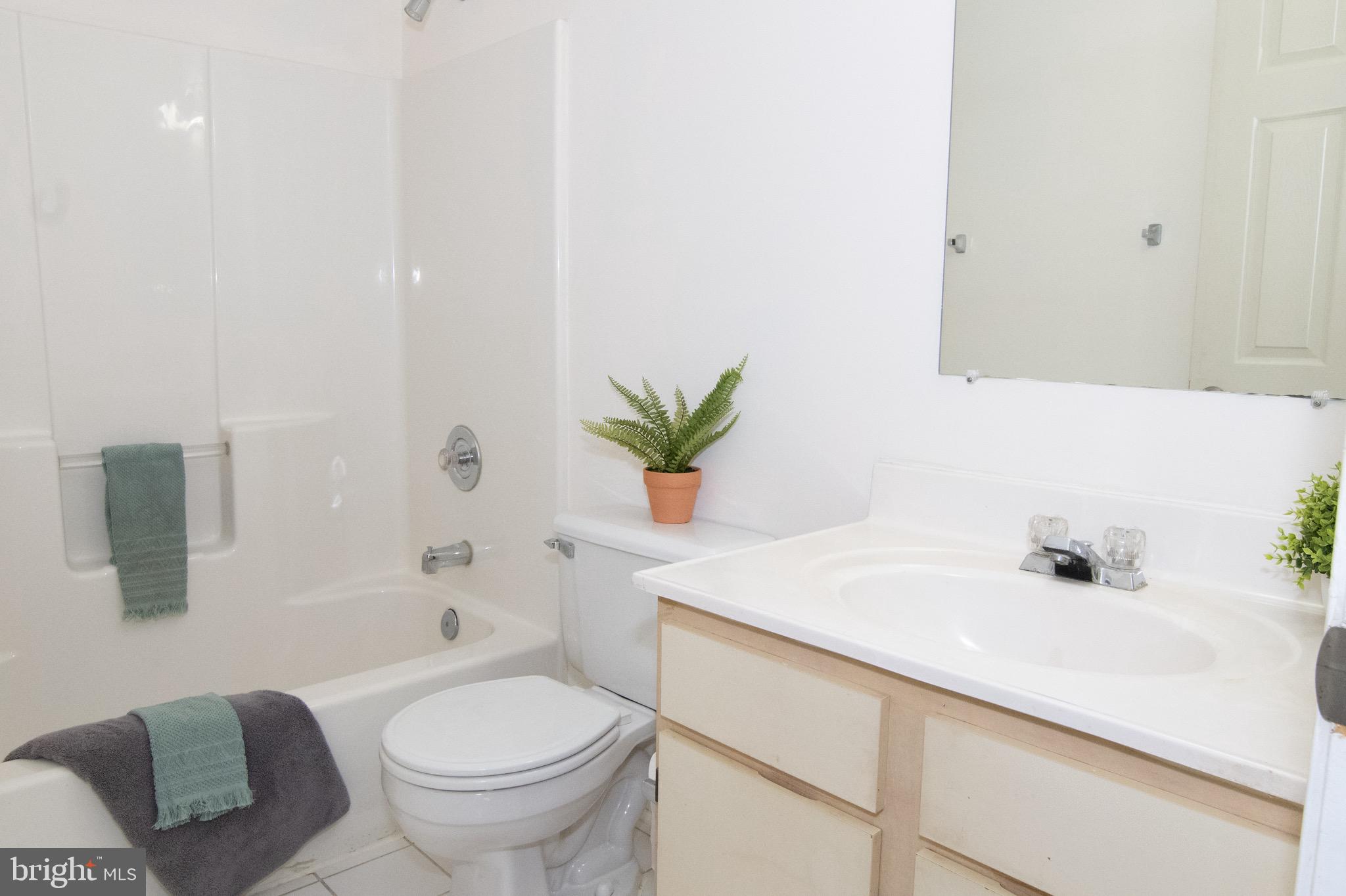 CROMWELL FOUNTAIN - Residential