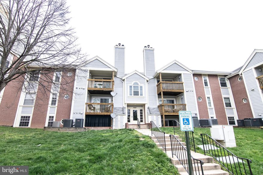 ***Sellers Offering $5k Closing help with full price offer and quick close***
Beautiful Penthouse level 2Bd 2Bath Condo,  Living room, dining room combination with fireplace. Newly renovated kitchen with all new cabinets and countertops.  All stainless steel appliances and island/bar seating area.  Primary bedroom has ensuite bath with new shower door installed.  Additional hall bath and washer and dryer. Private balcony for entertaining guest. Intercom entry into building.