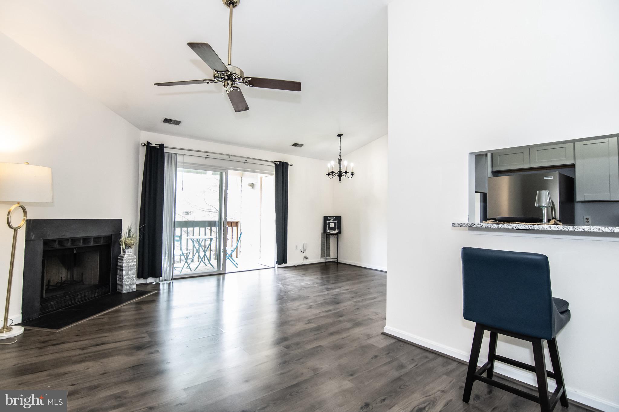 CROMWELL FOUNTAIN - Residential