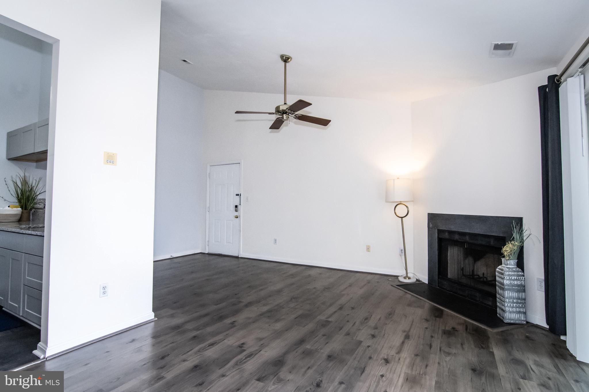 CROMWELL FOUNTAIN - Residential