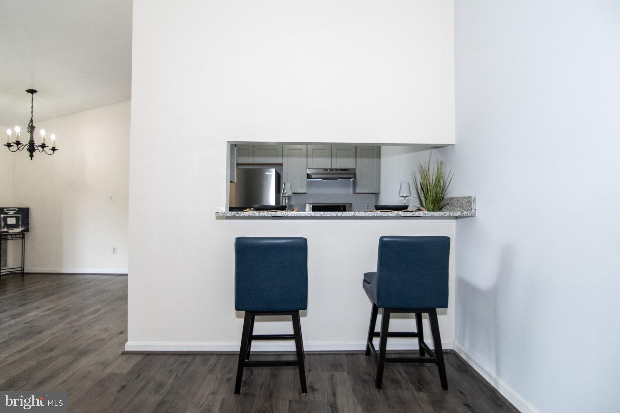 CROMWELL FOUNTAIN - Residential