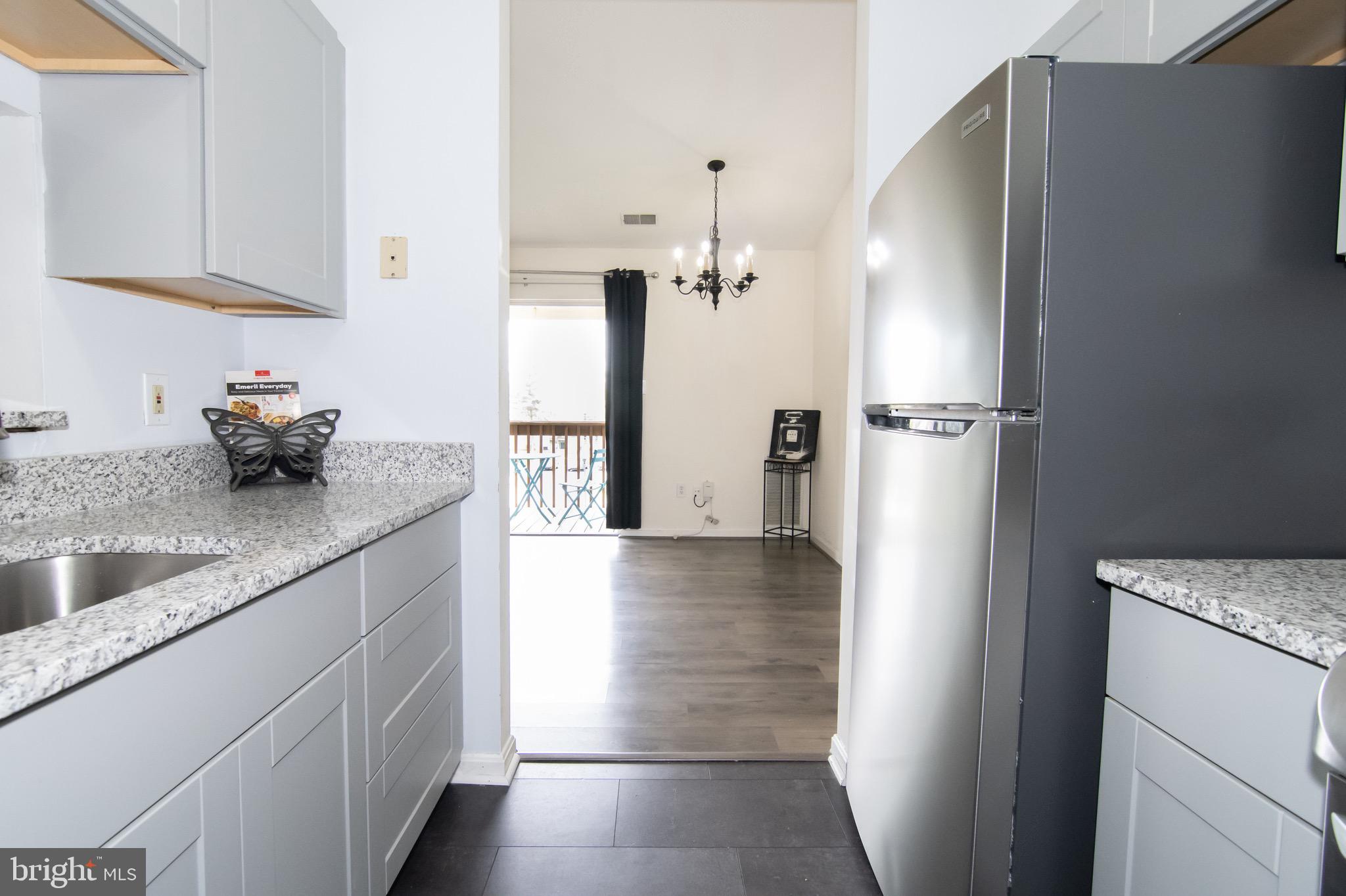 CROMWELL FOUNTAIN - Residential